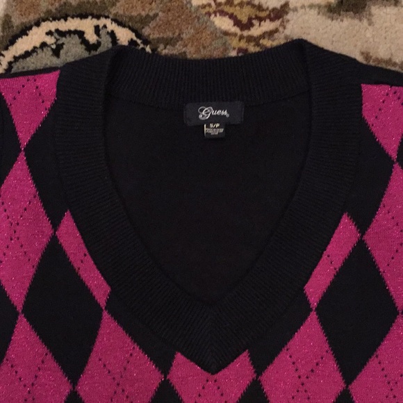 2/$20 ❤️Host Pick❤️👚 Guess Top👚 - Picture 4 of 8